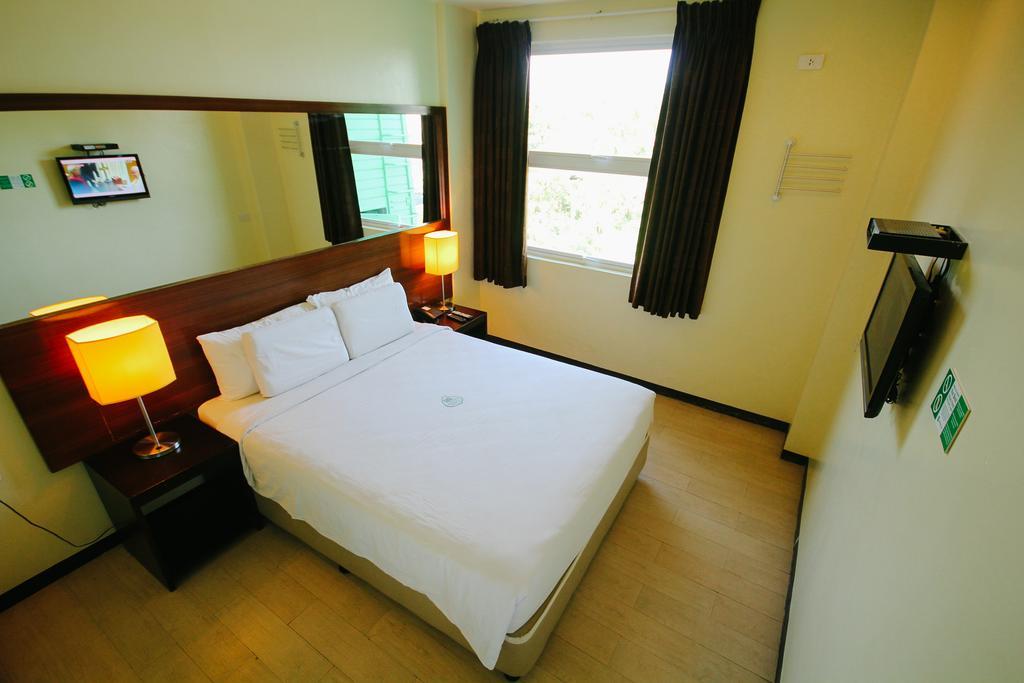 Go Hotels Bacolod Exterior photo
