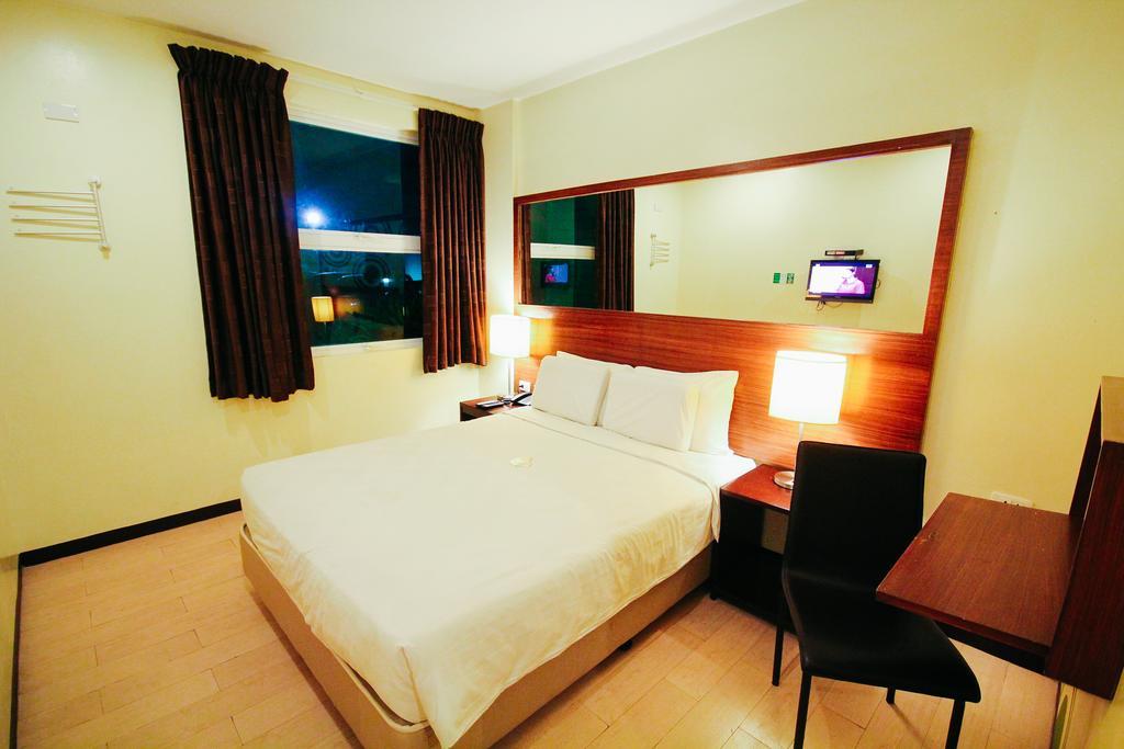Go Hotels Bacolod Exterior photo