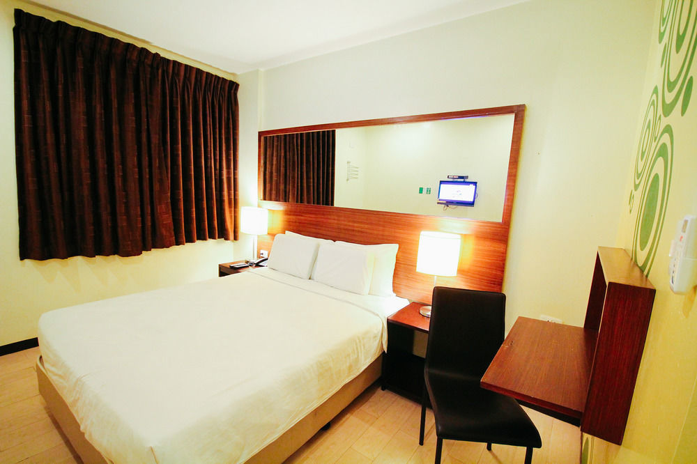 Go Hotels Bacolod Exterior photo