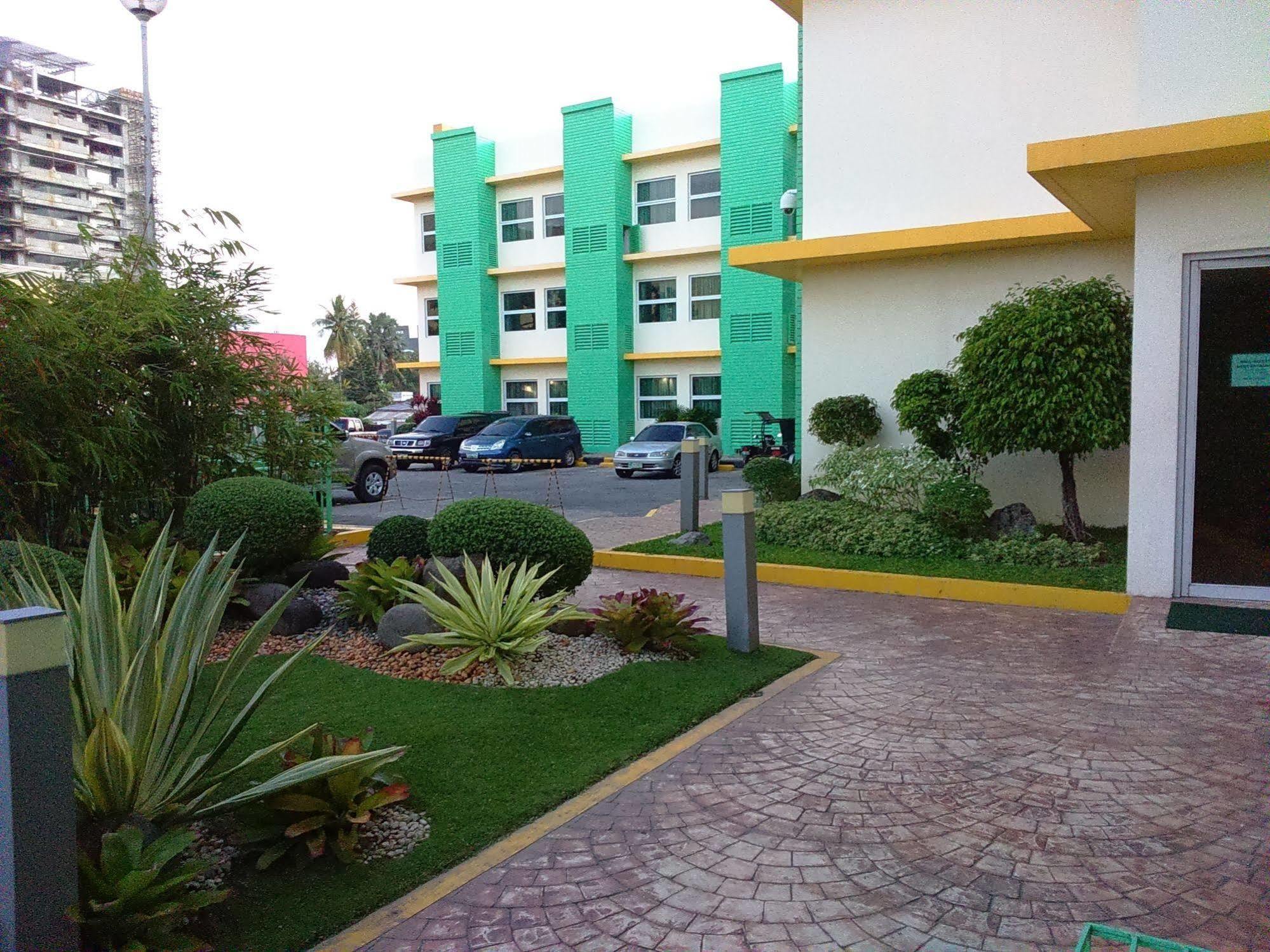 Go Hotels Bacolod Exterior photo